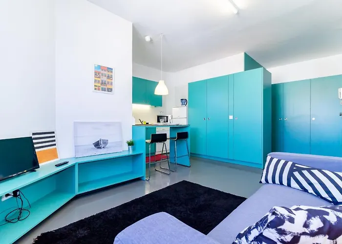 Porto Center Apartments 5T With Balcony